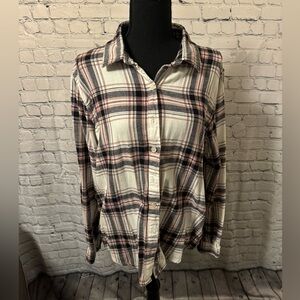 Women’s plaid button up